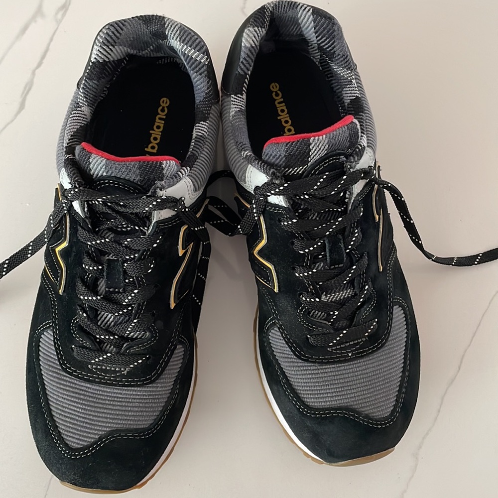 Men’s New Balance Classic Sneaker Size 8 Excellent Used Condition Black Suede